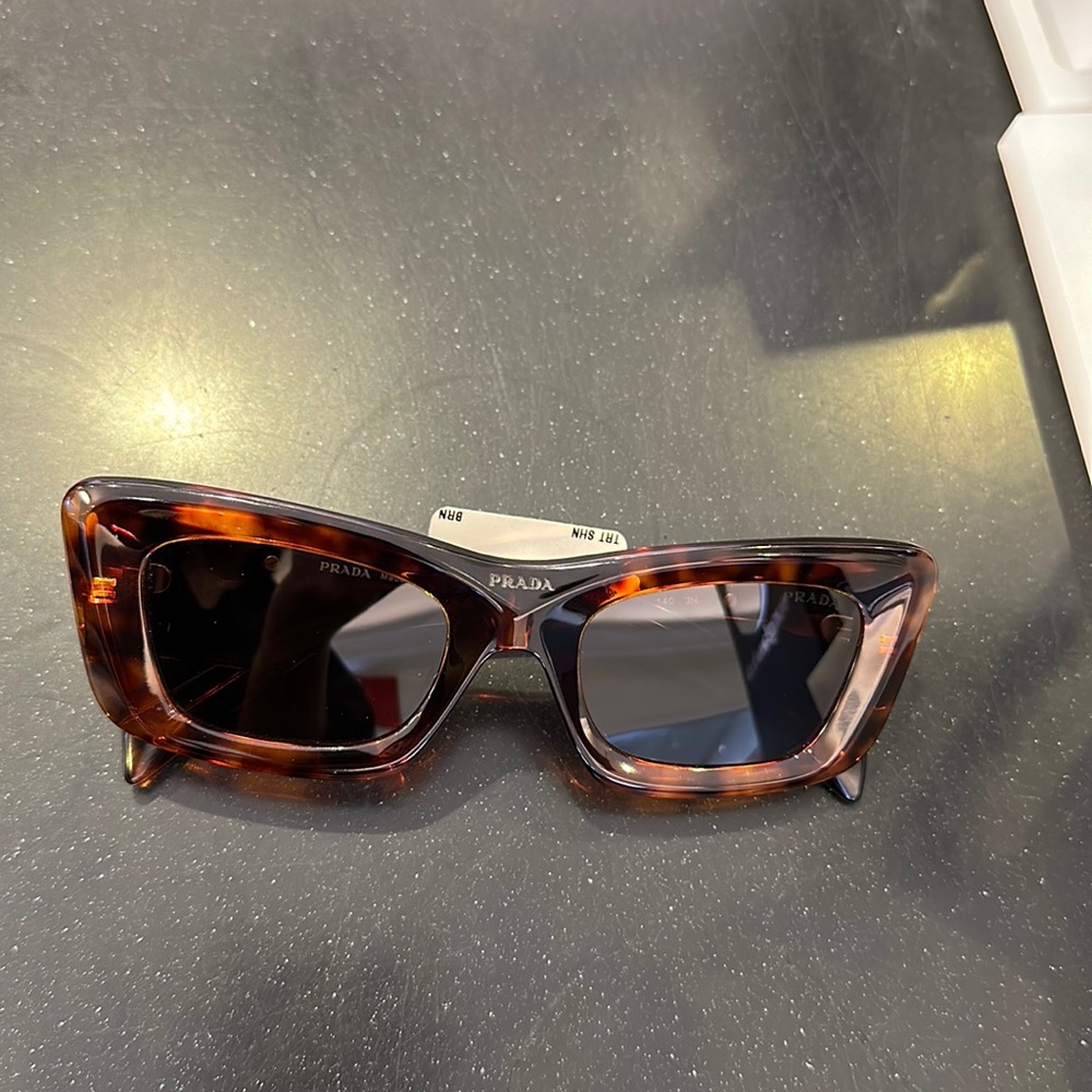 Sunglass Prada New - Picture 1 of 2